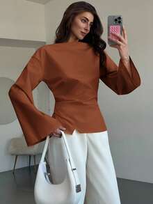 Aloruh 船领喇叭袖短款褶饰办公室女士衬衫，杏色 - 棕色 - 查看 3