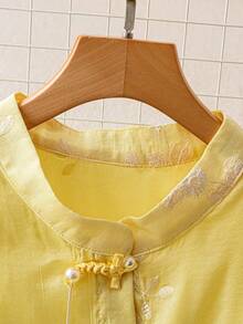 GlowEve قميص نسائي أنيق بأكمام طويلة وياقة مستديرة مزخرف بالورود مع أزرار للإغلاق