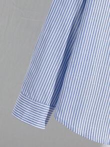 SHEIN 青少年男童条纹单排扣休闲口袋衬衫，长袖，蓝白相间，浅蓝色，青少年男童衬衫，条纹蓝衬衫，冬季套装，冬季服装，秋季服装，儿童服装，白色上衣，长袖衬衫 - 藍色 - 查看 5