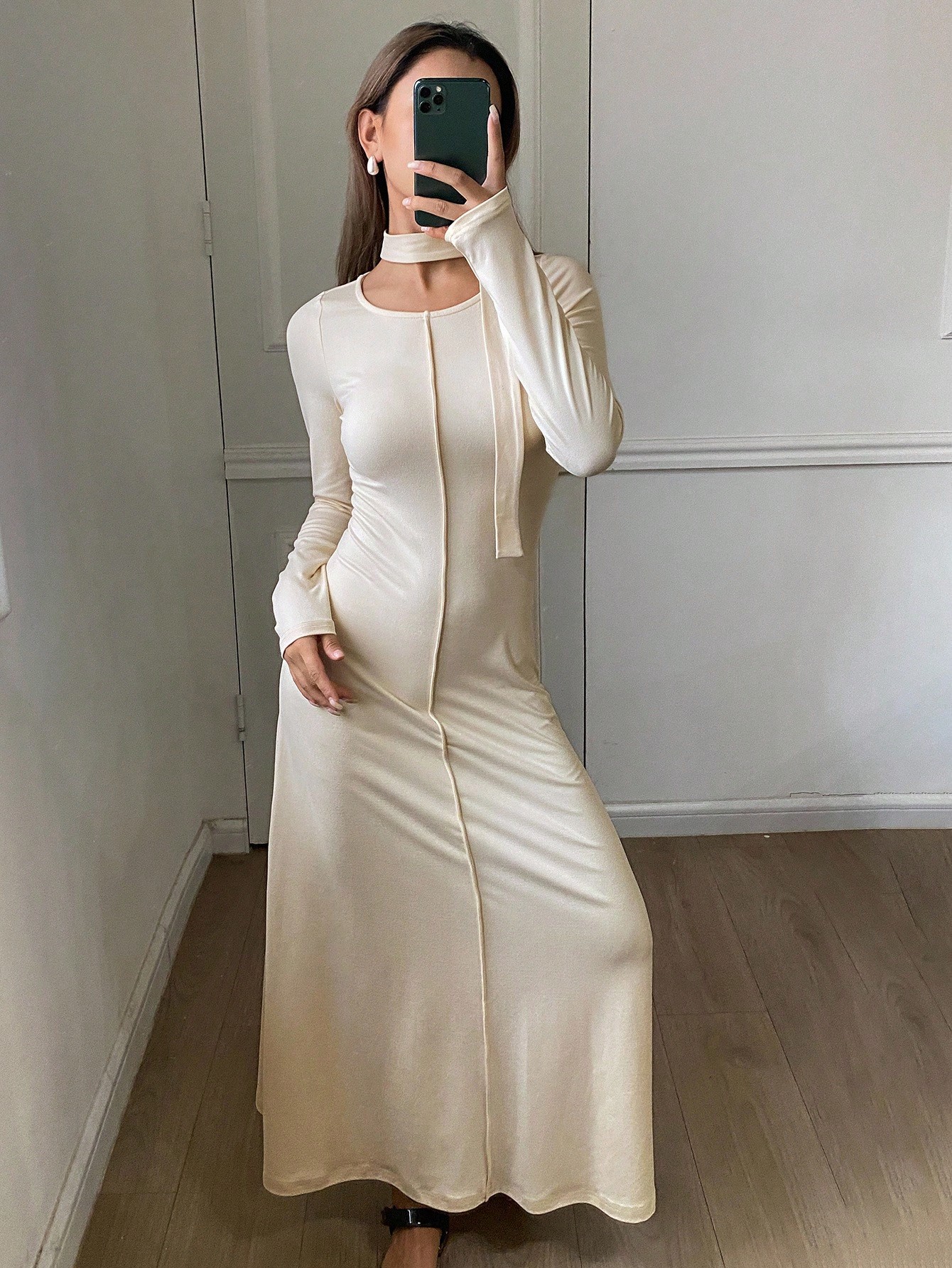 Neckline