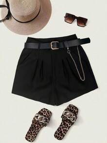 SHEIN Essnce شورت بحزام تجاعيد مطوية مع سلسلة