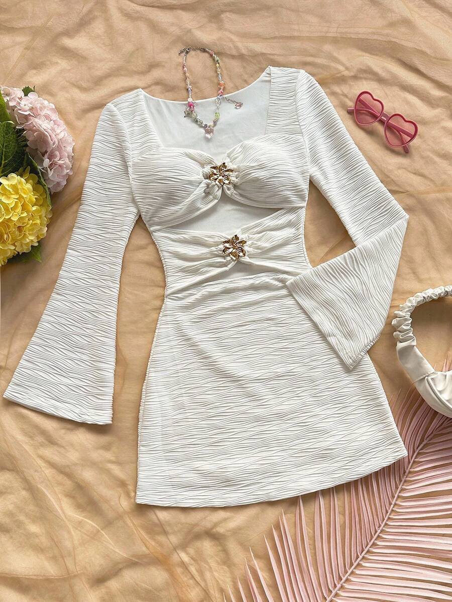 Soleia Đầm ôm sát cơ thể mini hở lưng kim loại kết cấu khóa kim loại thời trang, thích hợp cho kỳ nghỉ, lễ hội âm nhạc, ngày lễ Bohemian - Màu be - Xem 1