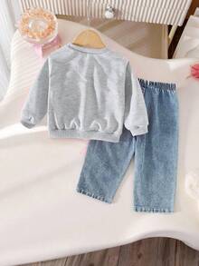 SHEIN 2 件套幼儿女童休闲可爱蝴蝶结圆领插肩袖运动衫和松紧腰宽松直筒牛仔裤，返校装，适合春季、秋季 - 灰色 - 查看 2