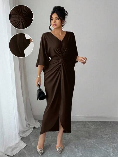 Elenzga Plus Size V-ringad klänning med åtsittande midja