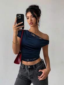 Siren Gaze 女式夏季露肩拼接宽松领口蕾丝边不对称短袖 T 恤 - 藏蓝色 - 查看 2