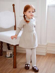 SHEIN Vestido de Tricô para Bebê Menina, Gola Redonda, Manga Raglan, Texturizado, Cintura Elástica, Macio e Elástico, Adequado para Casa, Brincadeiras ao Ar Livre, Outono/Inverno, Cinza Rato - Bege - Visão 5