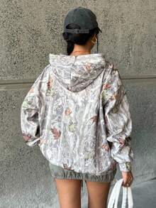 SHEIN Glowzi 青少年女孩運動休閒寬鬆版型復古迷彩樹枝葉片印花連帽衛衣，秋季街頭風冬季假期迷彩衛衣 - 軍綠色 - 查看 3