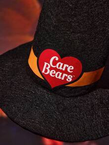 SHEIN X Care Bears 1套卡通图案印花宠物裙，薄纱裙，含魔术帽，猫咪服装，狗狗服装，款式多样。尺码XXS-XXXXL，特小号，特大号，Trick-Or-Sweet熊 - 彩色 - 查看 4