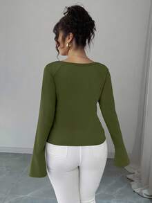 Elenzga Áo thun ôm sát tay loe cổ chữ V cài nút kim loại cỡ lớn - xanh quân đội - Xem 2