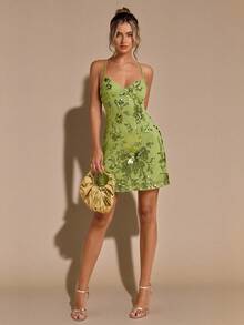 SHEIN BAE Váy dây buộc hở lưng thêu hoa 3D màu xanh lá cây trơn, váy đi nghỉ, váy hẹn hò ngày lễ tình nhân, váy ngắn phù dâu, váy sequin sinh nhật, váy dạ hội hở lưng, thích hợp cho tiệc tùng, hộp đêm, những dịp trang trọng - màu xanh lá - Xem 1