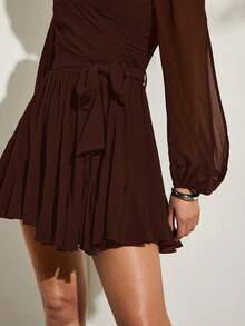 SHEIN BAE 轻盈透视蝴蝶结系带灯笼袖开衩纯黑色连衣裙，性感简约，适合海滩度假、日常穿着和约会 - 咖啡棕 - 查看 7