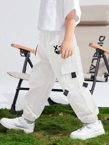 SHEIN 青少年男孩白色休閒夏季工裝褲，圖案印花口袋寬鬆抽繩運動褲，適合上學、通勤、日常、旅行，四季皆宜 - 白色 - 查看 3