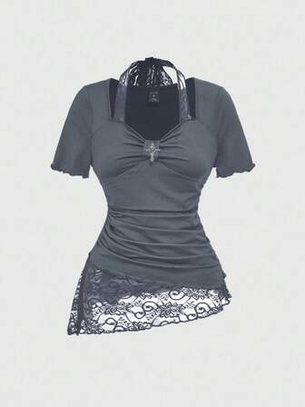 Chemise T-shirt femme à col ras-du-cou, taille nouée, avec empiècements en dentelle et ourlet asymétrique en dentelle