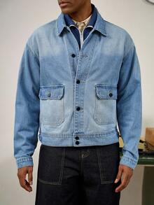 RivetRise Chaqueta vaquera azul lavada para hombres con detalles de diseño, bolsillos con solapa simétricos prácticos, corte holgado casual, adecuada para primavera y otoño - Azul - Ver 5