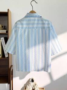 Manfinity Unisex 男士条纹短袖心形口袋休闲宽松衬衫 - 藍色 - 查看 5