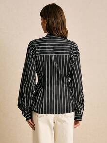 Poéselle Áo sơ mi sọc thời trang, áo crop top độc đáo, thiết kế nhiều lớp - màu đen - Xem 2