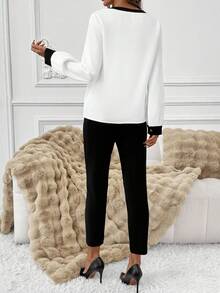 SHEIN Clasi Bộ 2 món áo sơ mi cổ khoét thanh lịch và quần dài cho nữ, thích hợp khi đi làm - Đen và trắng - Xem 3