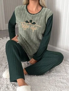 Set di pigiama da donna in tessuto morbido con dettagli ricamati a lettere, in maglia a costine, per relax e comfort domestico