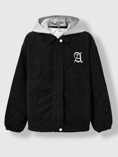 SHEIN Explorewe Tween 男童黑色灯芯绒复古刺绣秋冬百搭宽松街头时尚长袖外套，搭配可拆卸灰色连帽，纽扣门设计方便穿脱，整体造型休闲又不失精致，轻松打造孩子活泼活力的造型，展现孩子独特的个性！休闲风