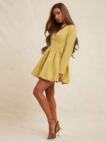 NYA SZN Vestido mini elegante de otoño color amarillo mostaza con manga larga, escote pronunciado y falda abullonada, fluido y modesto, para invitada de boda, brunch, oficina y estilo business casual - Amarillo - Ver 5