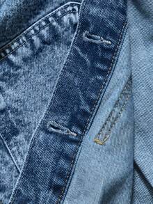 RivetRise Chaqueta vaquera azul lavada para hombres con detalles de diseño, bolsillos con solapa simétricos prácticos, corte holgado casual, adecuada para primavera y otoño - Azul - Ver 3