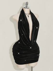 SHEIN ICON 大码女式黑色天鹅绒亮片低胸露背褶饰迷你连衣裙、Y2K 派对连衣裙、天鹅绒派对连衣裙、万圣节服装、生日连衣裙 - 黑色 - 查看 5