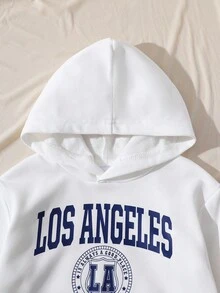 SHEIN Playful Pals 2 件套婴幼儿休闲装，包括 1 件白色连帽针织字母印花长袖运动衫和 1 条蓝色松紧腰口袋牛仔裤，适合休闲、运动装、日常穿着、外出、旅行，适合 6 个月至 2-3 岁儿童 - 彩色 - 查看 4