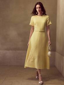 MOTF PREMIUM 纹理花卉刺绣A字连衣裙 - 黃色 - 查看 4