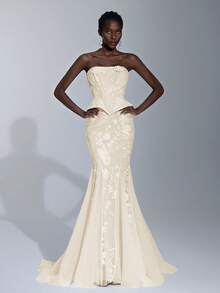 Elitara Elegant Luxurious Embroidered Lace Applique Mesh Mermaid Maxi Dress With Train, Suitable For Wedding, Party, Prom, Honeymoon, Ball