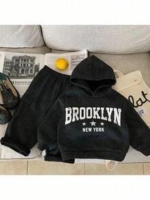 Conjunto de sudadera con capucha y pantalones con estampado de letras para bebé niño, 2 piezas - Negro - Ver 1