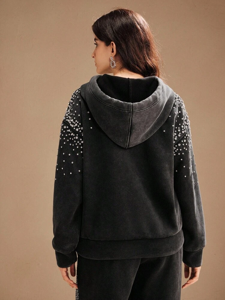 Lässiger, oversized Sweatshirt mit Strass-Verzierung und Kapuze mit Kordelzug für Damen, geeignet für den urbanen Alltag, Herbst, Winter, Neujahr, elegant, schick, stylisch, Weihnachten, Ausgehen