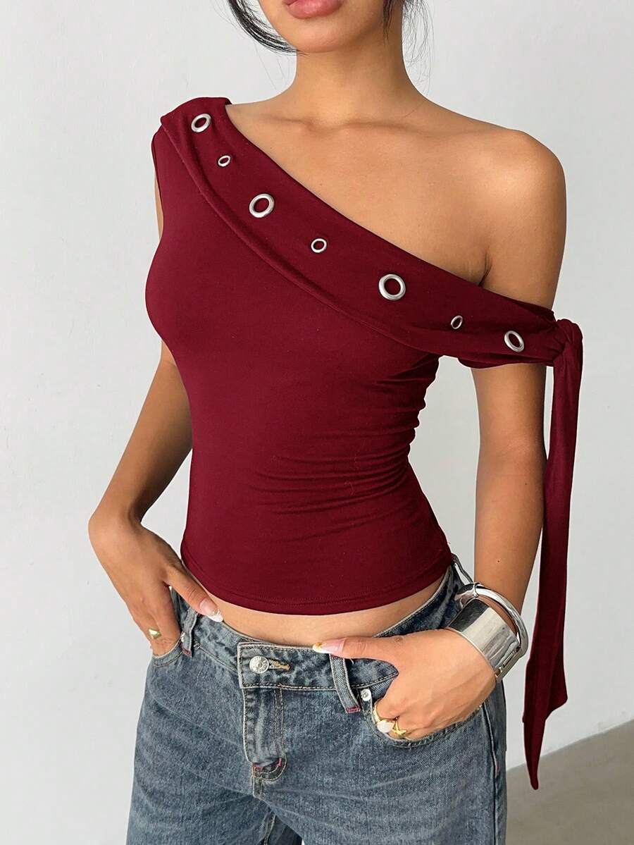 Aloruh Áo thun dệt kim trơn màu trơn không tay vai bất đối xứng trang trí lỗ xỏ dây màu đen, áo đỏ - Màu Đỏ Sâu - Xem 1