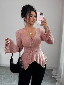 Elenzga 优雅浪漫 V 领不对称下摆喇叭袖荷叶边 T 恤，适合通勤和度假，秋季 - 紅色 - 查看 3