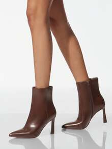 SHUZIA Bota feminina de cano curto com salto gatinho, bico fino perfeito, costuras de inspiração vintage e zíper lateral, ideal para o Natal. - Castanho - Ver 2