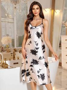 LuxeNights 女士优雅花卉印花深 V 领露背缎面睡袍 - 淺粉色 - 查看 1