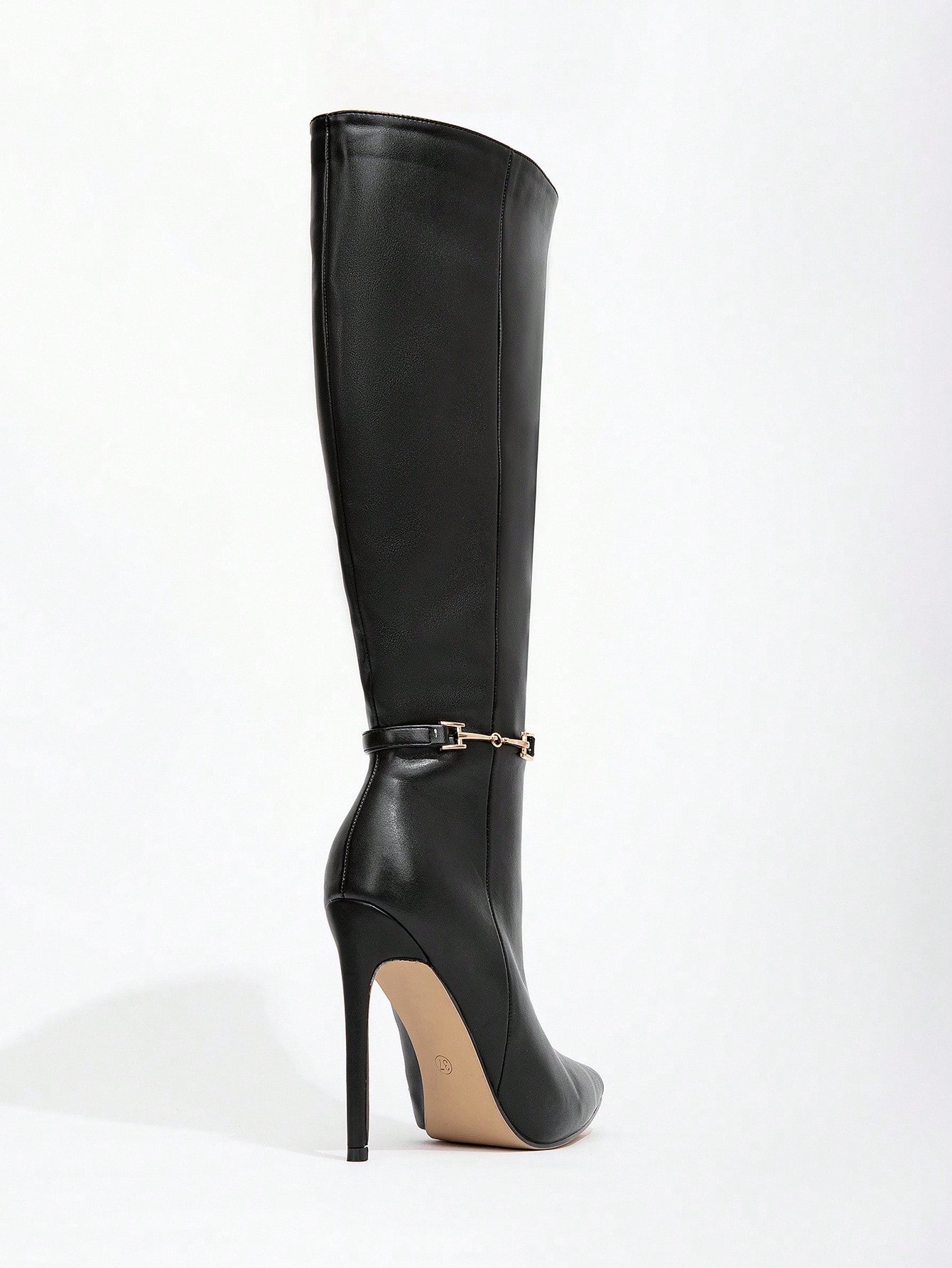 بوت فوق الركبة بكعب رفيع