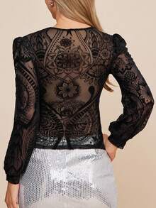 Amorya 冬季优雅女士长袖毛绒拼接V领蕾丝花边T恤 - 黑色 - 查看 2