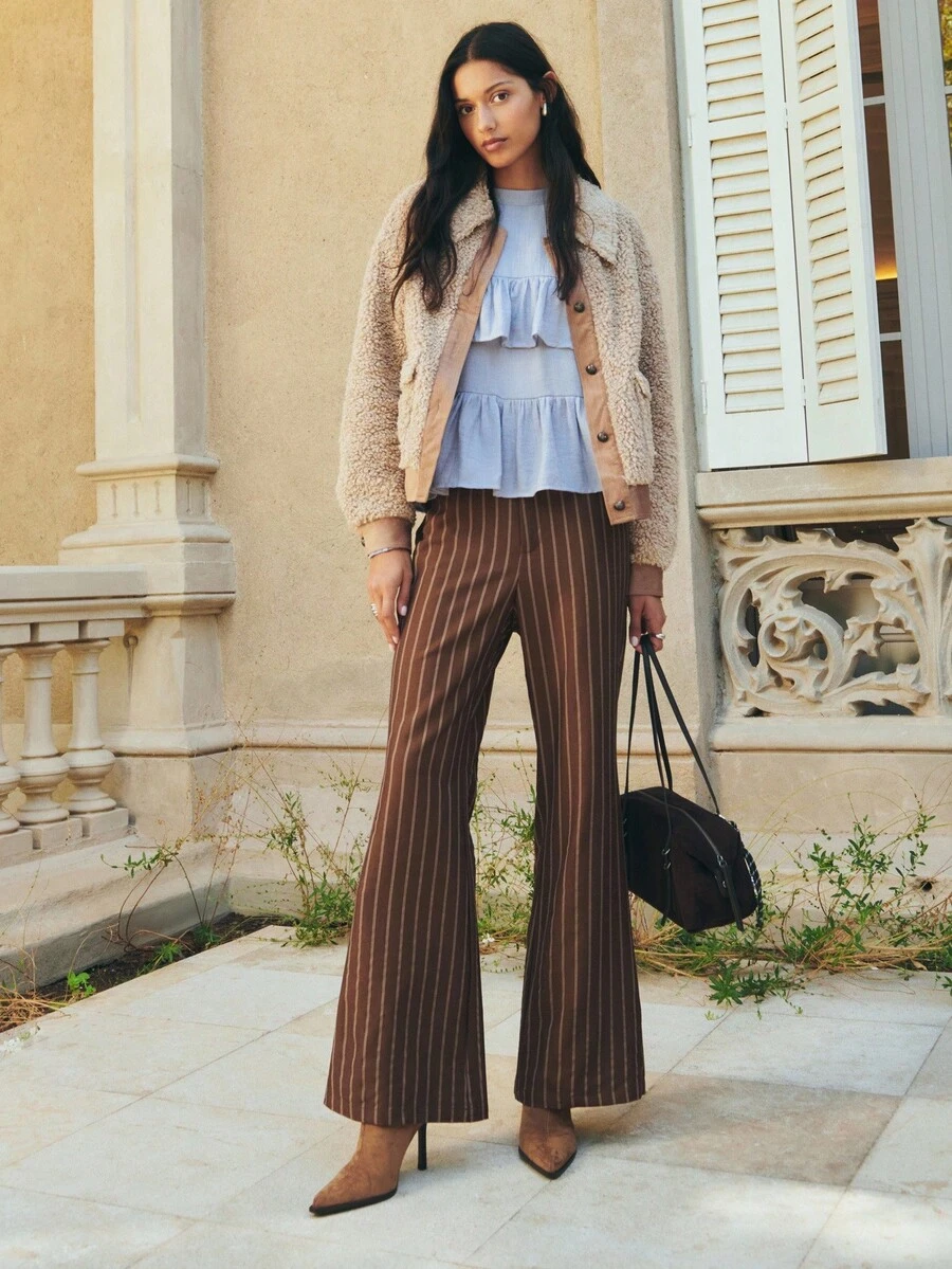 Nöista Quần ống loe may đo với sọc dọc màu trắng và cạp quần có cấu trúc; Sự kết hợp tinh tế cho áo cánh thanh lịch vào mùa thu và mùa đông, tuyệt vời cho vẻ ngoài tinh tế ban ngày và các sự kiện Giáng sinh hoặc năm mới, cũng như phong cách Halloween sáng tạo. - Rỉ Nâu - Xem 1