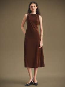 Ontre Elegant Brown Velvet Off Shoulder Twist Midi Dress, Sleeveless Straight Dress, Minimalist Style, Daily Wear, Business Commute, New 2025 Collection Brown Dress Modern Urban Casual Fashion Business Casual Women's Office Wear Low-Key Old Money Style Effortless Temperament High-End Urban Commuting High-Quality Airport Women's Wear High-End Material High-End, Elegant, Old-Fashioned Cruise Clothing Christmas Atmosphere Velvet Dress With Special Shoulder Design