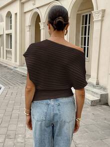 Siren Gaze Nuevo top de punto de hombro oblicuo de unicolor, suéter marrón