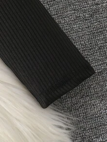 Sparklyn Áo khoác vest không tay kẻ caro đỏ đen cổ điển cho bé gái, kết hợp với áo cổ lọ tay dài và chân váy cạp chun, bộ 3 món - Đỏ - Xem 5