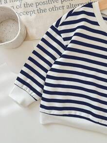 男宝宝/女宝宝法式条纹和心形拼布插肩袖卫衣，秋冬休闲日常和校服 - 藍色 - 查看 6