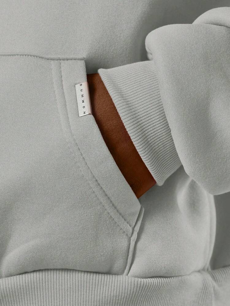 Oversize-Kapuzensweatshirt in normaler Passform mit Logo-Schriftzug