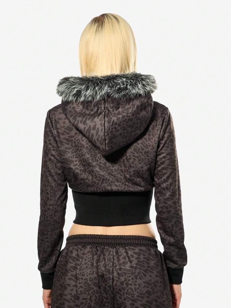 SUMWON WOMEN Felpa con cappuccio corta con stampa leopardata e finiture in pelliccia sintetica