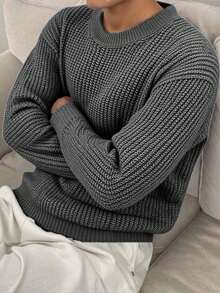 SHEIN Sweter z okrągłym dekoltem dla chłopców w jednolitym kolorze, prosty i uniwersalny, odpowiedni do dojazdów do pracy, szkoły, na co dzień, w podróży, na świeżym powietrzu, na imprezę studencką, na jesień/zimę - Szary - Zobacz 2