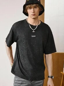Manfinity Joysei 大码男士黑色休闲做旧水洗T恤，带有“So What”字母贴片设计，适合夏季穿着，可作为朋友的礼物 - 黑色 - 查看 8