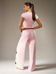 Missguided x Playboy 圣诞兔子印花阔腿裤和露脐上衣 - 粉色 - 查看 2