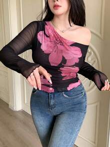 Modelyn Camiseta asimétrica con pliegues y estampado de malla en contraste de unicolor negro para mujer talla grande - Negro - Ver 6