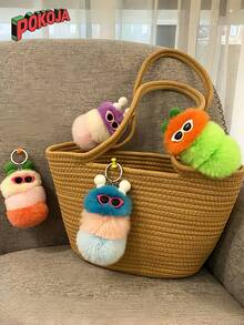 可爱的卡通毛毛虫钥匙扣 - 柔软蓬松的背包吊坠，这是一件创意汽车钥匙扣礼物，是情人节/圣诞节礼品袋的理想选择，也是节日礼物的绝佳选择。柔软，节日必备，派对礼物，钥匙扣 - 彩色 - 查看 3