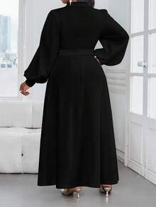 SHEIN Lady 秋冬优雅休闲通勤复古办公室黑色针织立领鱼尾喇叭袖长袖大码连衣裙正式职业装 - 黑色 - 查看 2